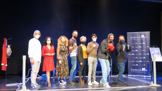 Imagen de los contrincantes, junto a organización e intérpretes de las piezas en la final