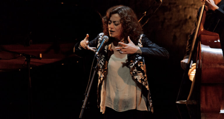 Carmen Paris En Sintesis