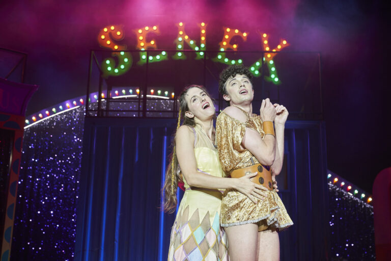 Ana San Martín y Eloi Gómez en una escena del musical