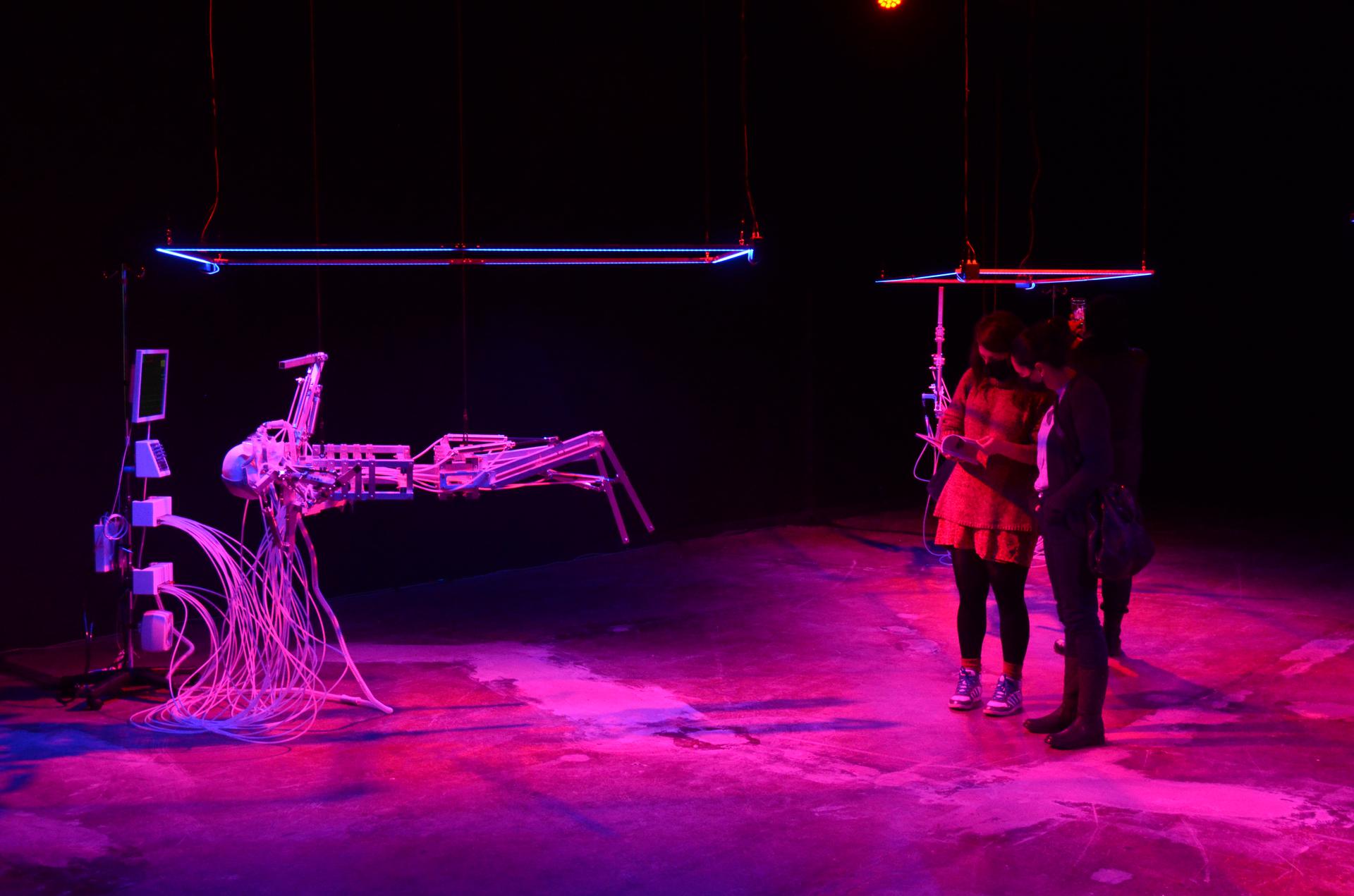 Imagen de la pieza ICU del artista canadiense Bill Vorn