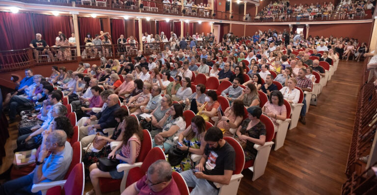 Espectadores_en_Teatro_Salon_Cervantes