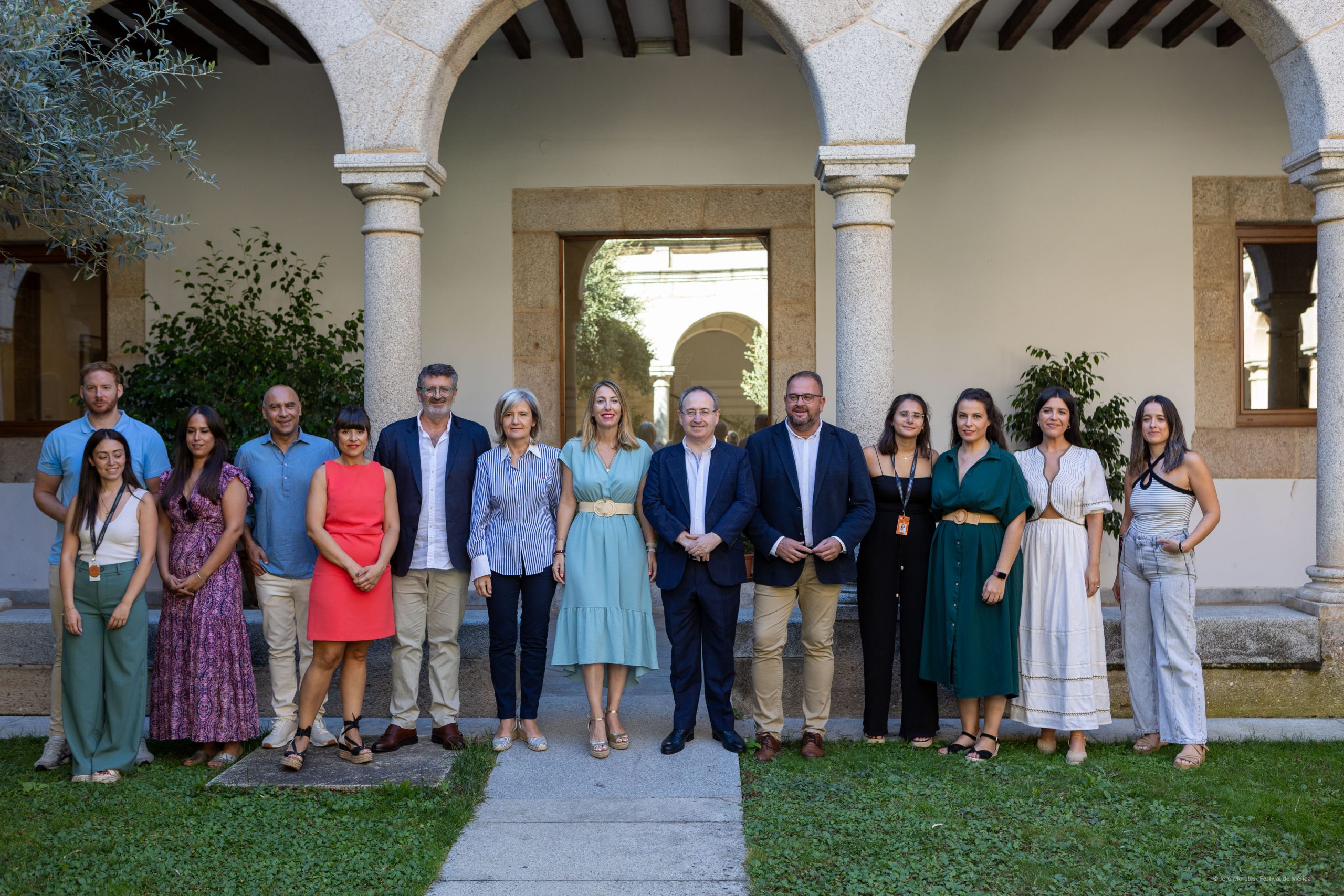 Fotografía de familia de la presentación del balance final de la edición de este año del Festival de Mérida RdP Balance 69 01 Jero Morales