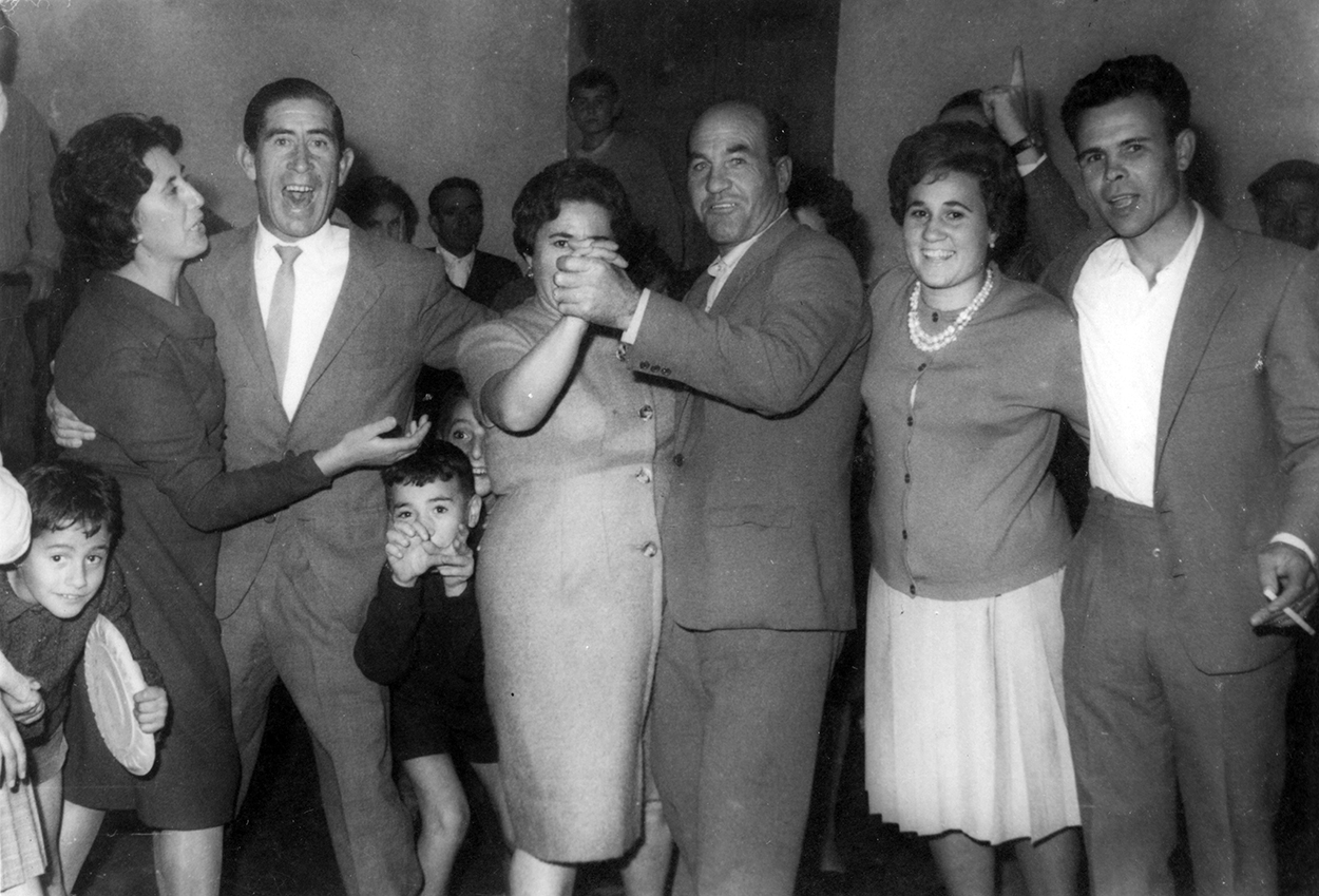 Archivo SORCAS - 1960 Milagros y Teodoro, Dani y Cele, Gloria y Bartolomé
