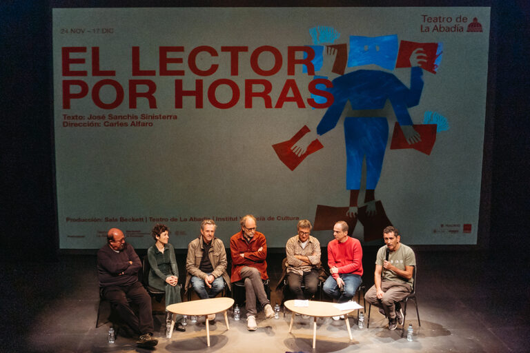 Pep Cruz, Mar Ulldemolins, Pere Ponce, Carles Alfaro, director de la obra, Toni Casares, director de la Sala Beckett, Alberto Conejero, director de El Festival de Otoño y Juan Mayorga, director artístico de La Abadía (de izda.a dcha.)
