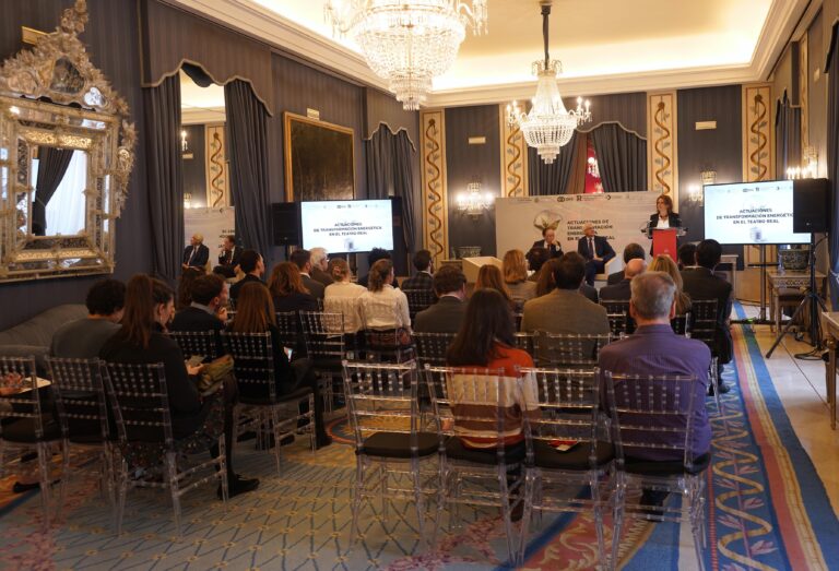 Presentación de la implantación en el Teatro Real del Plan de transición energética en la Administración General del Estado, con Gregorio Marañón (Presidente del Teatro Real), Teresa Ribera (Vicepresidenta tercera del Gobierno y ministra para la Transición Ecológica y el Reto Demográfico) e Ignacio García-Belenguer (Director General del Teatro Real)