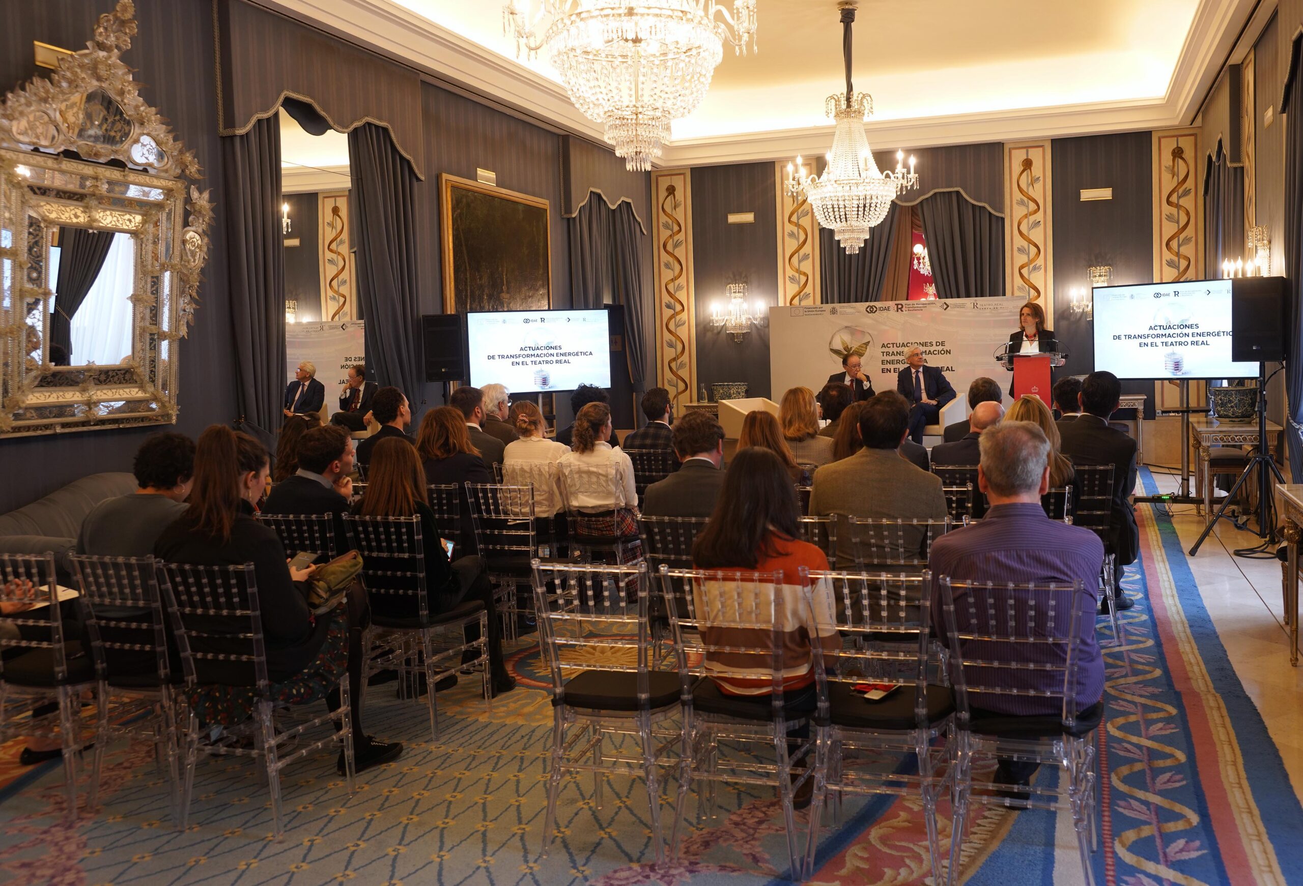 Presentación de la implantación en el Teatro Real del Plan de transición energética en la Administración General del Estado, con Gregorio Marañón (Presidente del Teatro Real), Teresa Ribera (Vicepresidenta tercera del Gobierno y ministra para la Transición Ecológica y el Reto Demográfico) e Ignacio García-Belenguer (Director General del Teatro Real)