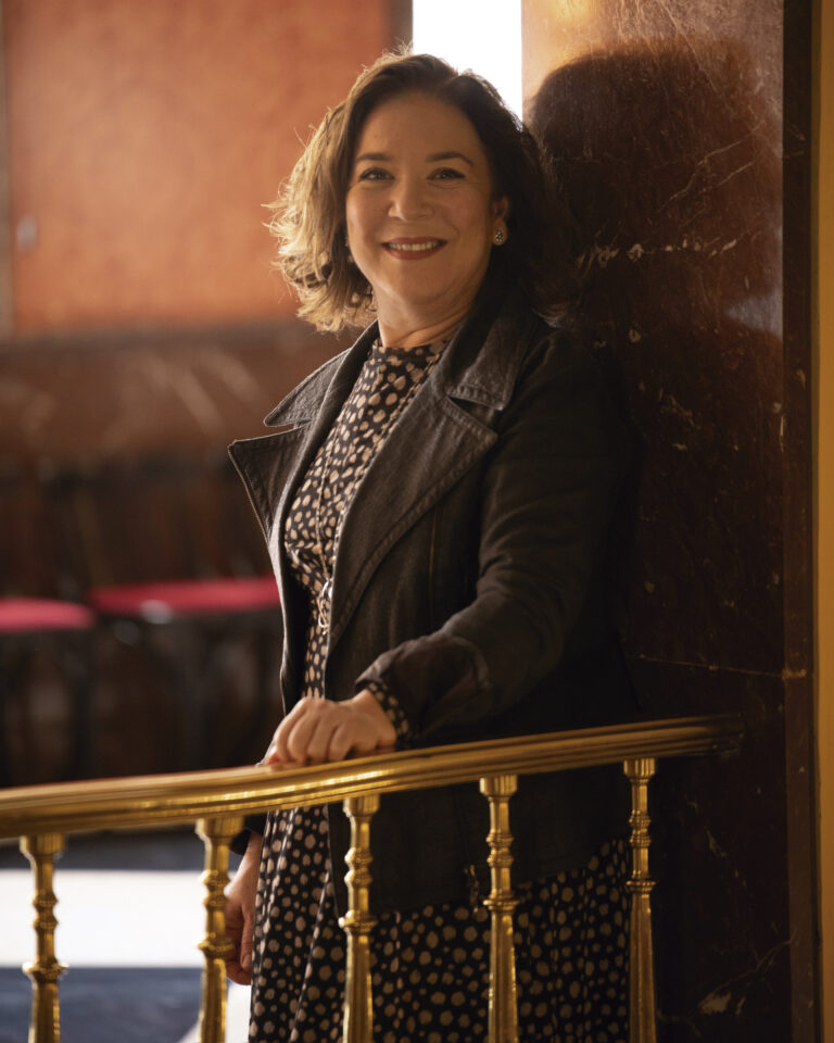 Isamay Benavente en el ambigú del Teatro de la Zarzuela de Madrid