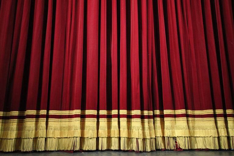 Telón del Teatro de la Zarzuela de Madrid