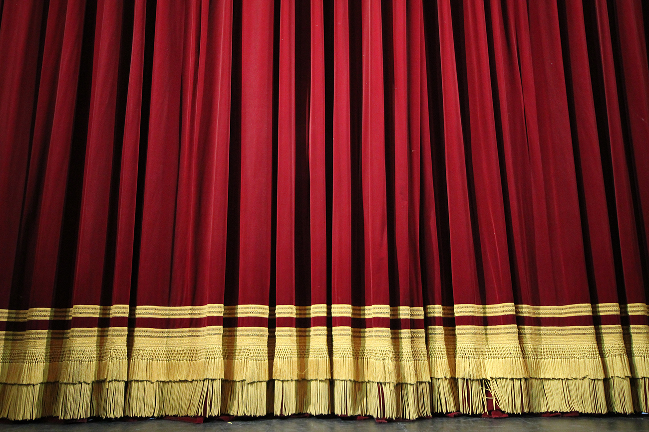 Telón del Teatro de la Zarzuela de Madrid