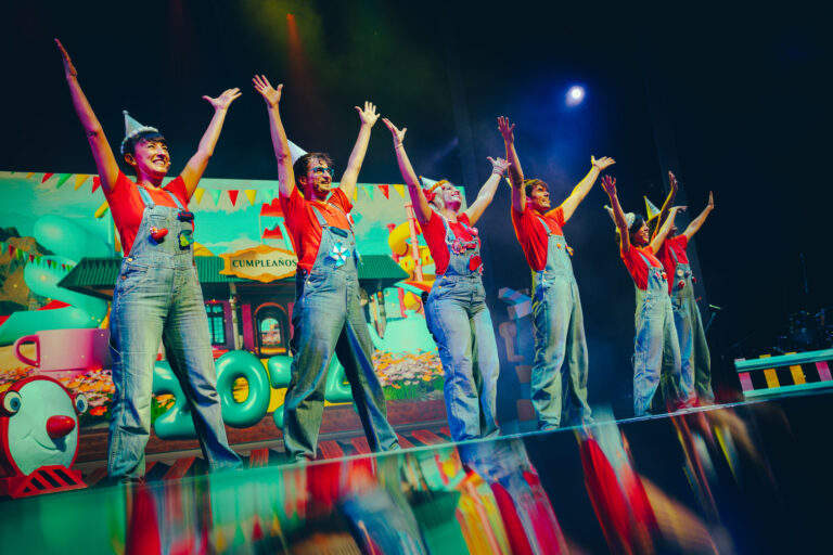 Los integrantes de Cantajuego durante uno de sus espectáculos