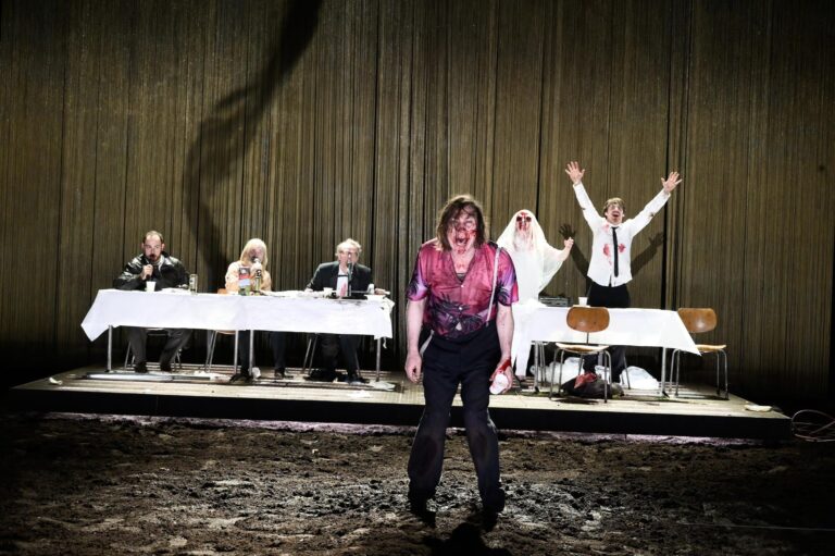 Una escena de Hamlet de Thomas Ostermeier