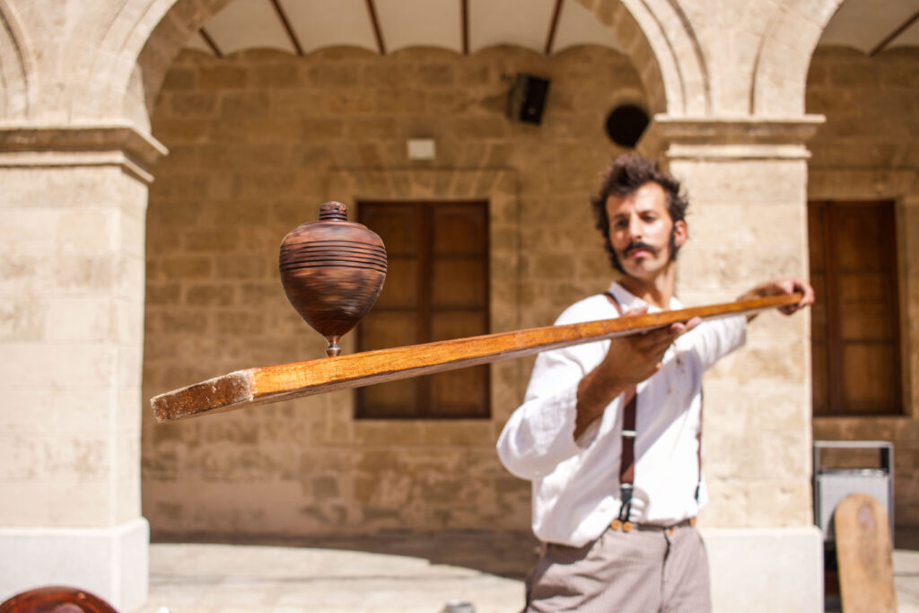 Poi de Cia D'Estro. Ciclo Artes escénicas en municipios