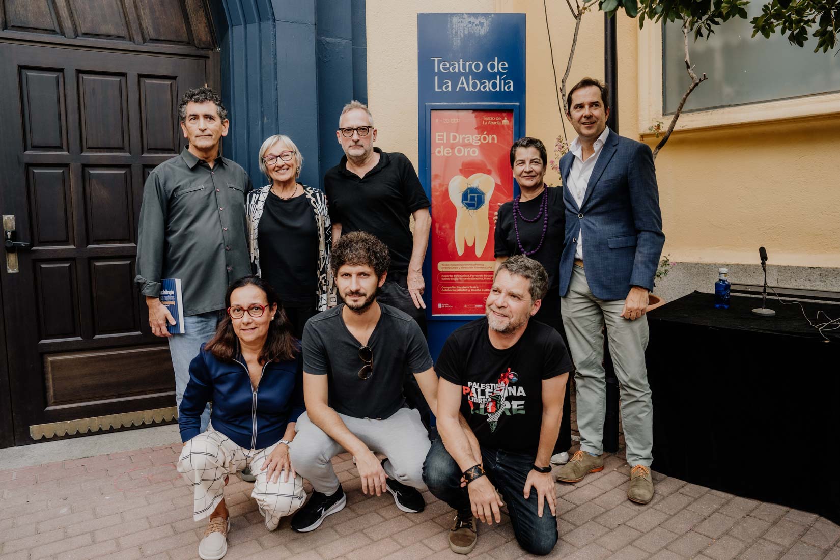 Juan Mayorga, Ánxeles Cuña, Roland Schimmelpfennig, Fina Calleja y Jacobo Sutil (de pie); Sabela Gago, Fer González y Fernando Dacosta (abajo)