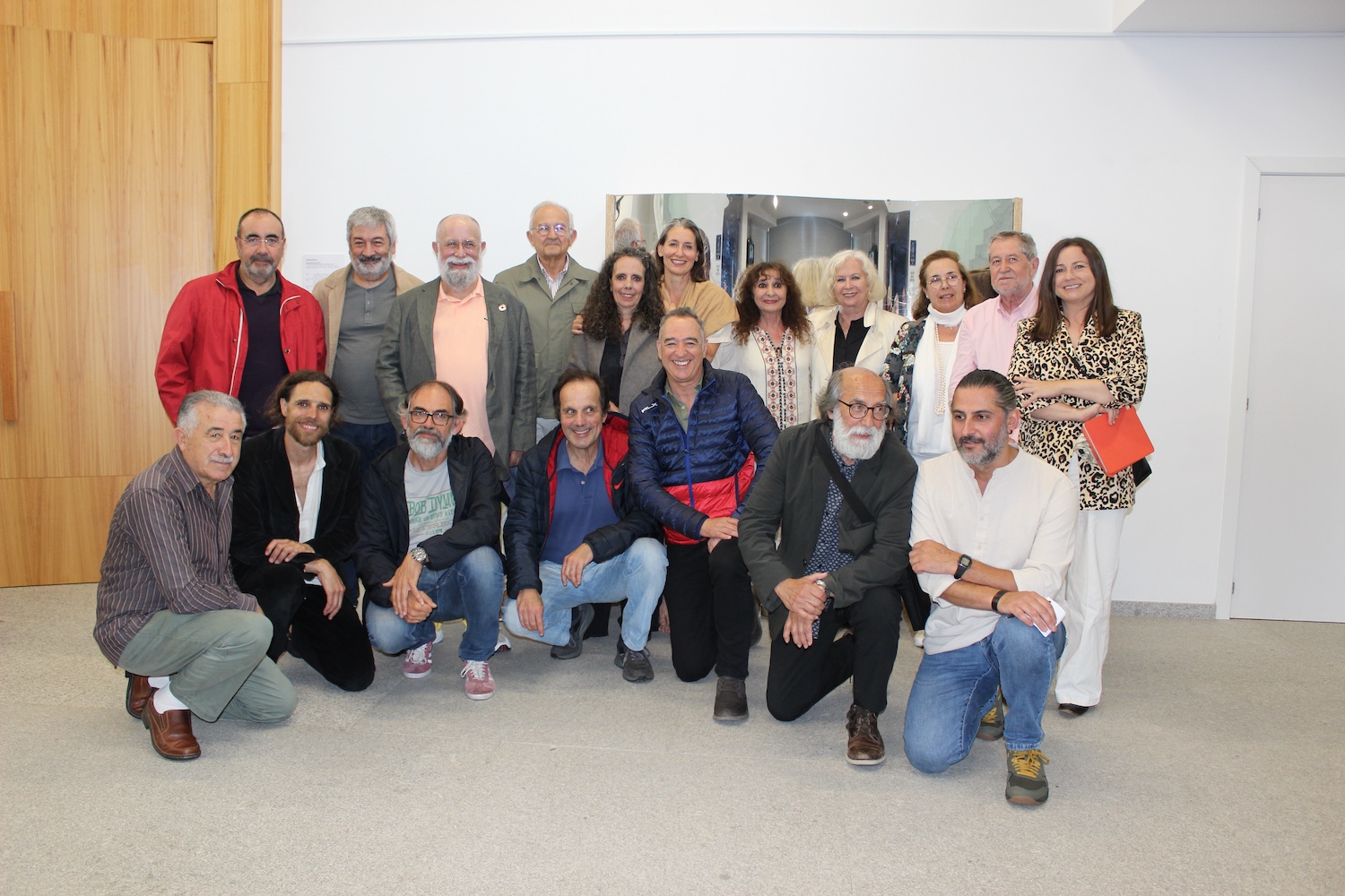 Compañía Tribueñe en el Festival de Teatro Festivalle. Catariana de Azcárate de pie, sexta por la izquierda