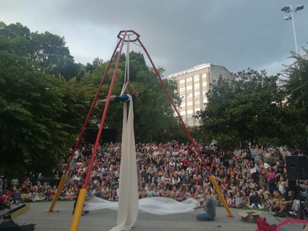 C'est pas Possible - Cía. Sempre arriba (Galicia)