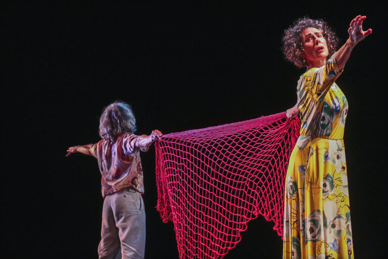 Imagen de una escena de la obra 'Postales rotas'