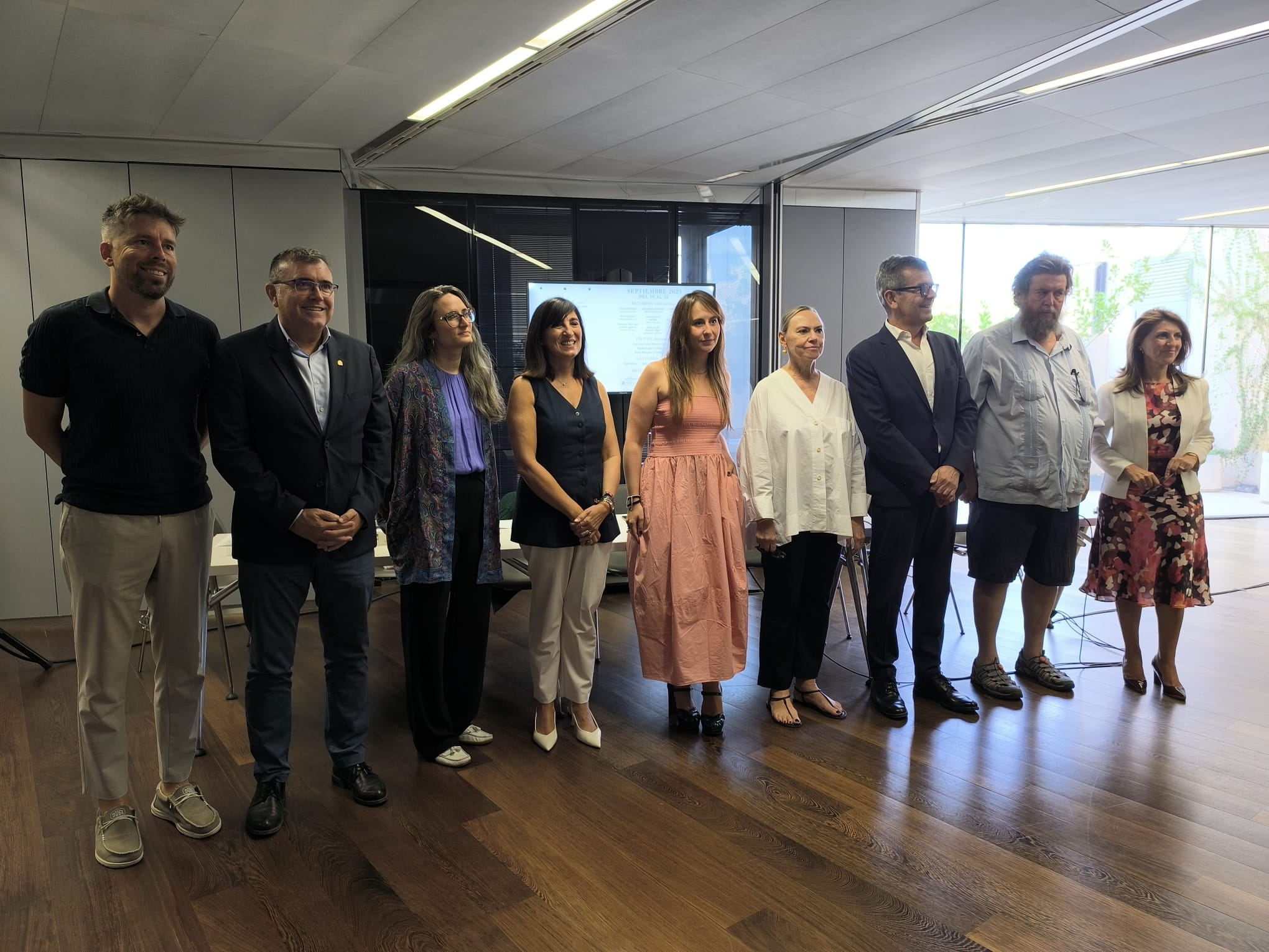 Un momento de la presentación de F.G.L: FLAMENCO GARCÍA LORCA. De izquierda a derecha: Pedro Ordóñez Eslava, José Antonio Montilla Martos, Cristina Hergueta, Pilar Caracuel, Carmen Páez, Laura García Lorca, Juan Ramón Ferreira, Pedro G. Romero y María Rosa Márquez Sánchez