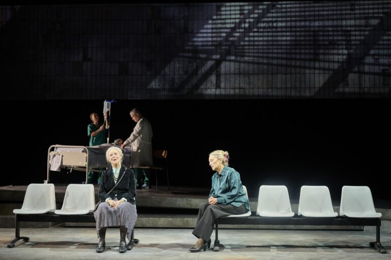 Imagen de escena de 'Todos pájaros'