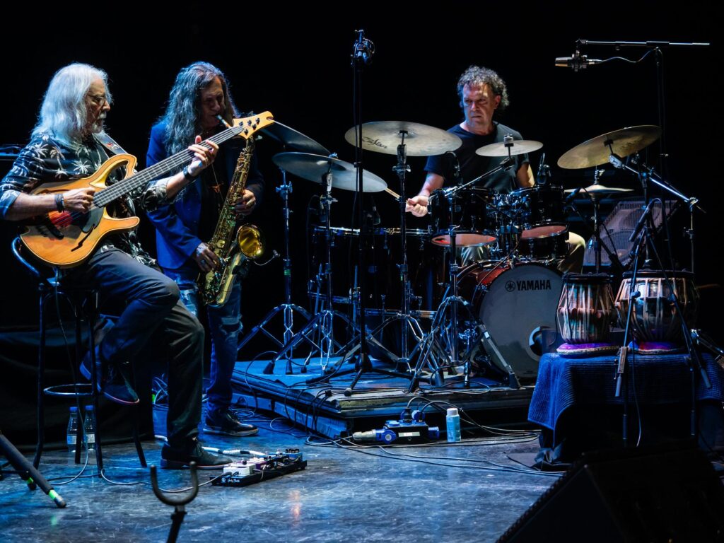 El trío Carles Benavent (bajo eléctrico), Tino di Geraldo (batería) y Jorge Pardo (saxo y flauta)
