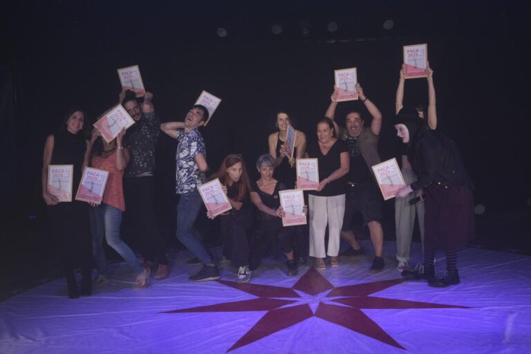 Fotografía de familia de los premiados PACA