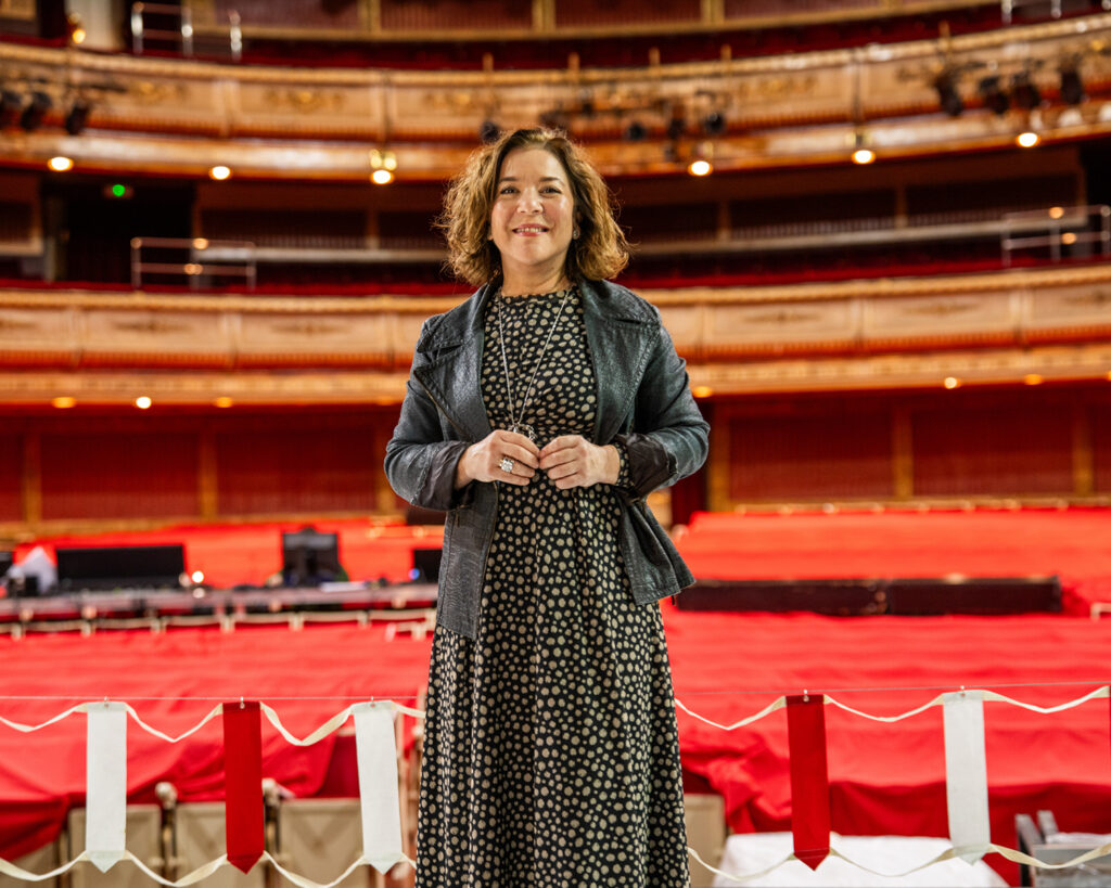 Isamay Benavente en el escenario del Teatro de la Zarzuela