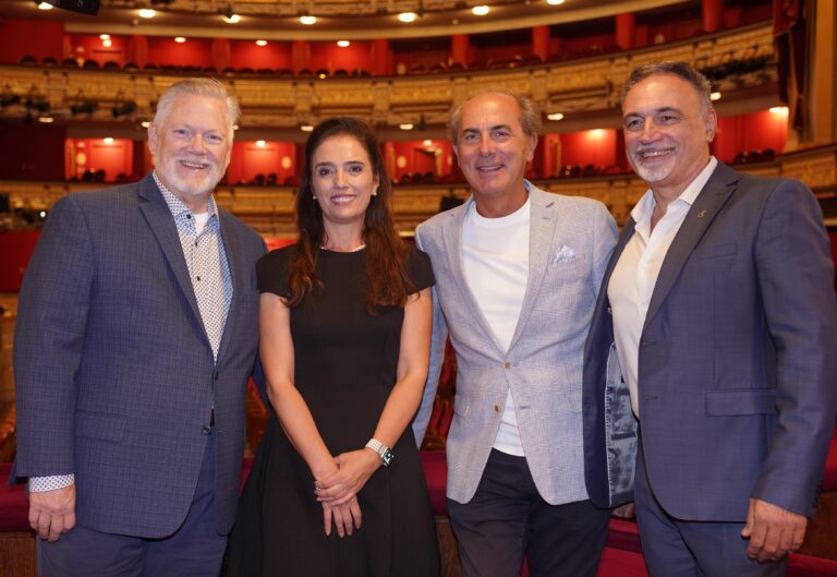 Gregory Kunde (Usaka), Ermonela Jaho (Iris),  Daniele Callegari  (director musical), José Luis Basso (director del coro)