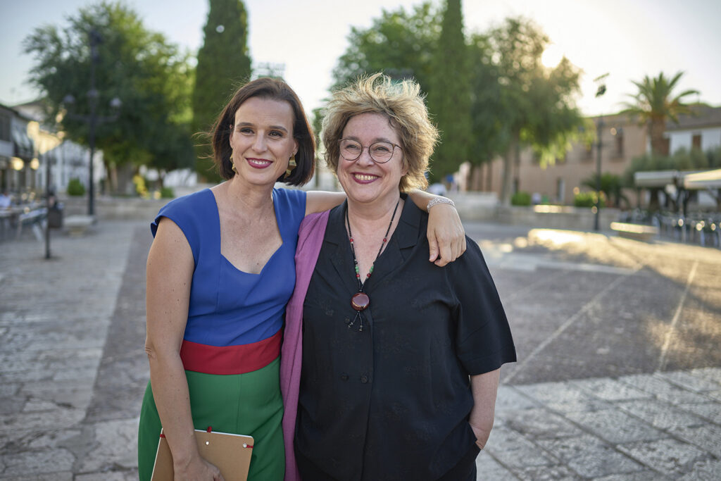 Laila Ripoll junto a la directora del Festival de Almagro, Irene Pardo