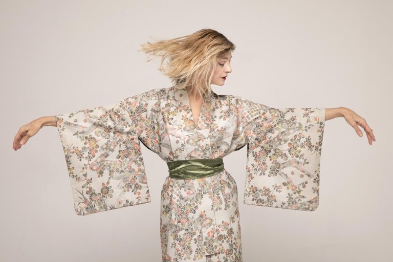 La actriz Carola Reyna protagoniza Okasan. Diario de viaje de una madre