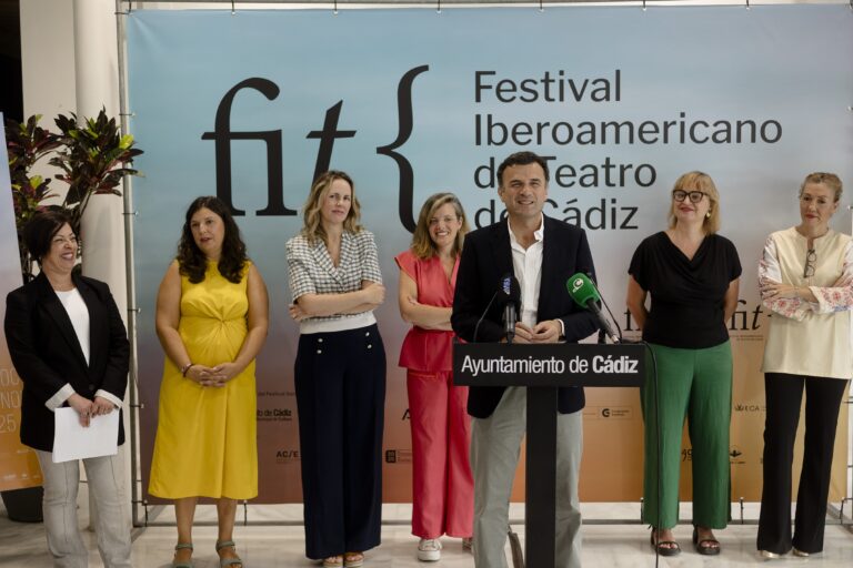 El alcalde de Cádiz, Bruno García, en la presentación de la 40 edición del FIT