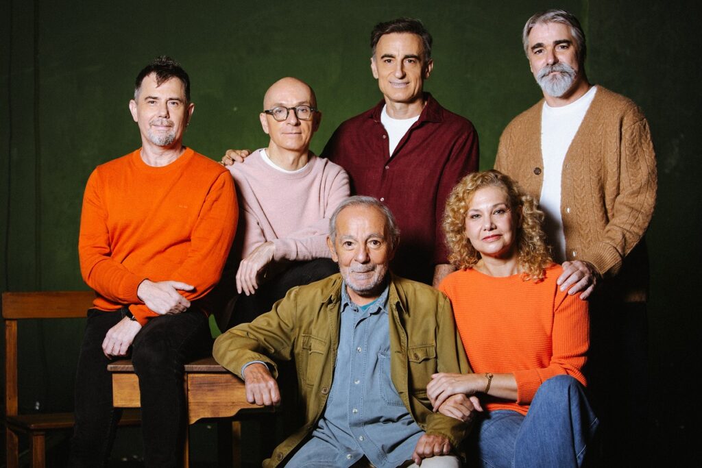 José Luis Gómez rodeado del equipo de Francisco Ferrer ¡Viva la Escuela Moderna!