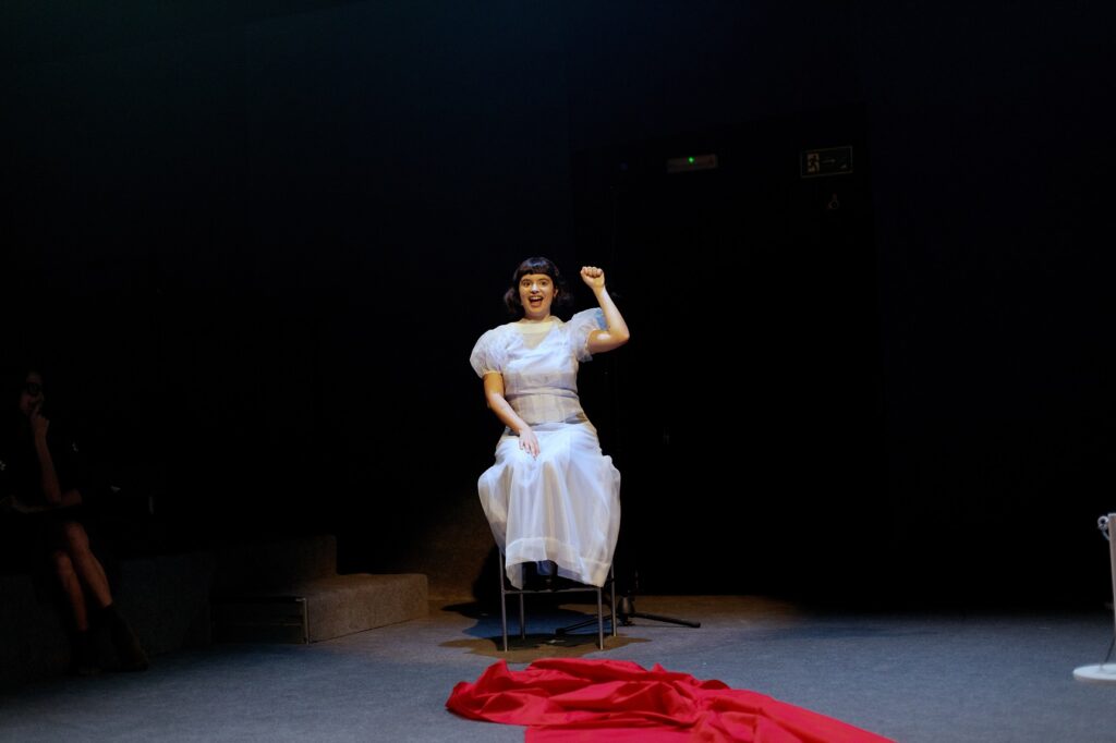 Escena de Del fandom al troleo