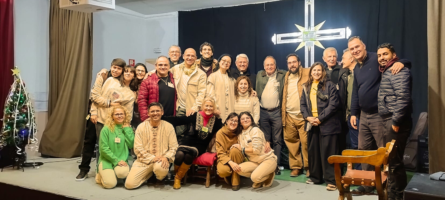 Fotografía de familia de los participantes