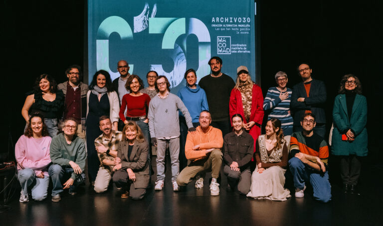 Foto de familia de MACOMAD en la presentación del 'archivo30_creacionalternativa'