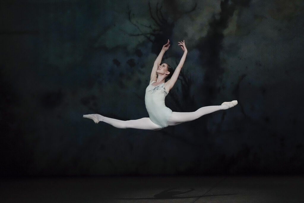 Elisa Badenes en 'El lago de los cisnes'