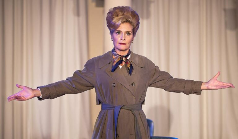 Lucila Gandolfo como La maestra serial