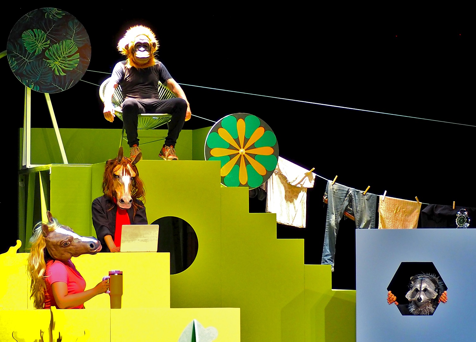 Escena de Komonumo. Un vuelo entre generaciones