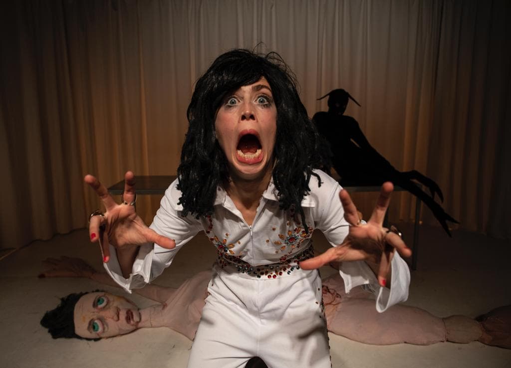 Imagen de una escena de 'Mi madre muerta'