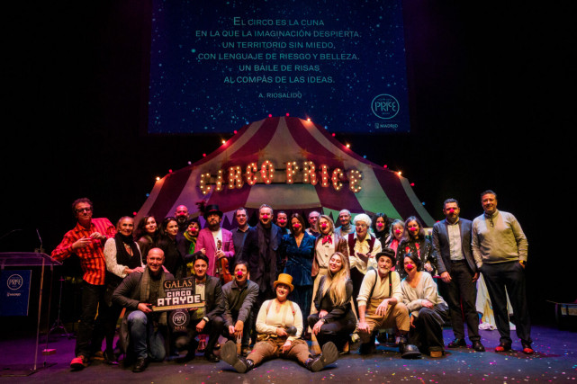 Fotografía de familia de la presentación