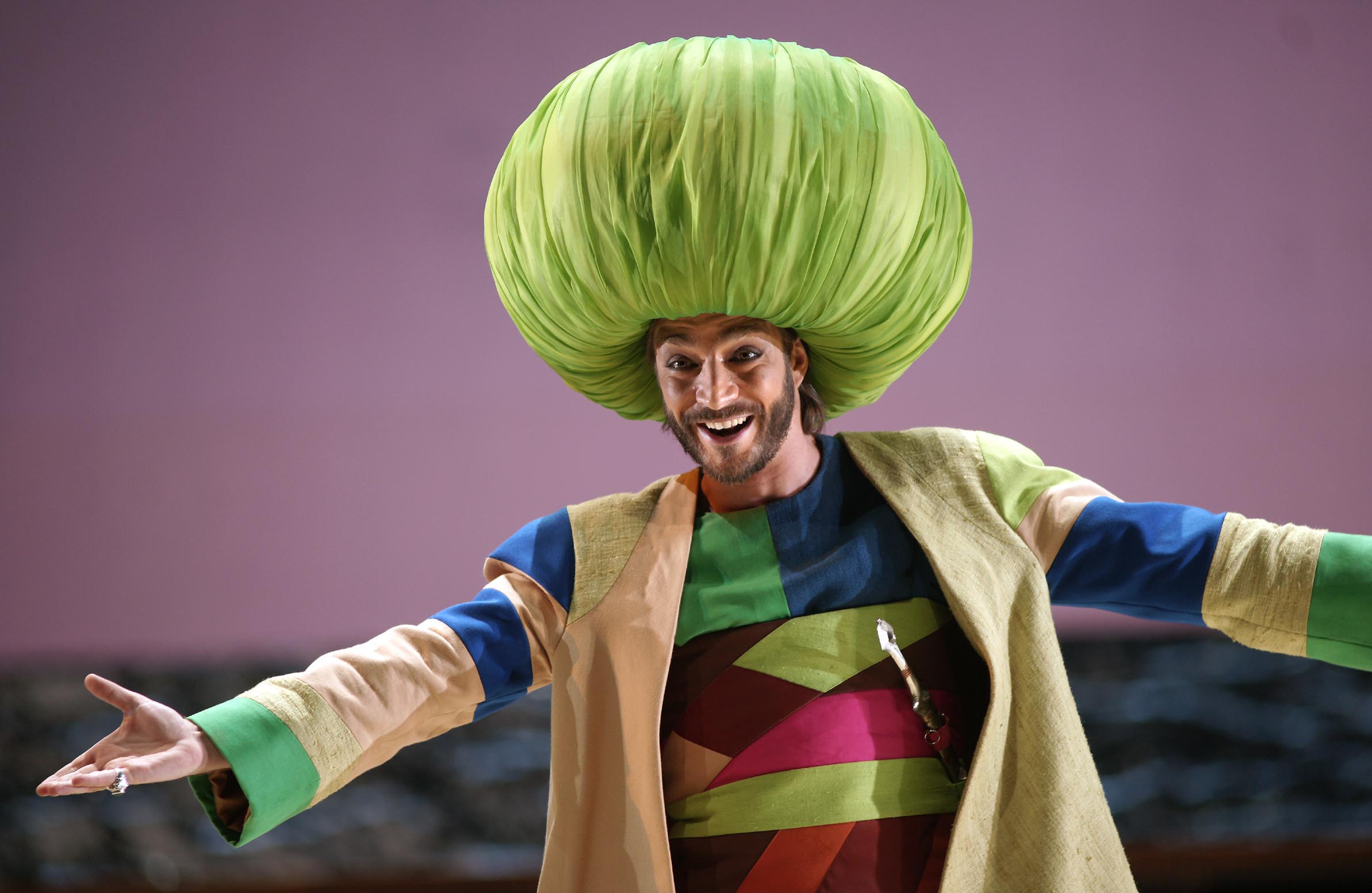 Imagen de la producción "La italiana en Argel", vestuario que será reutilizado en la cabalgata