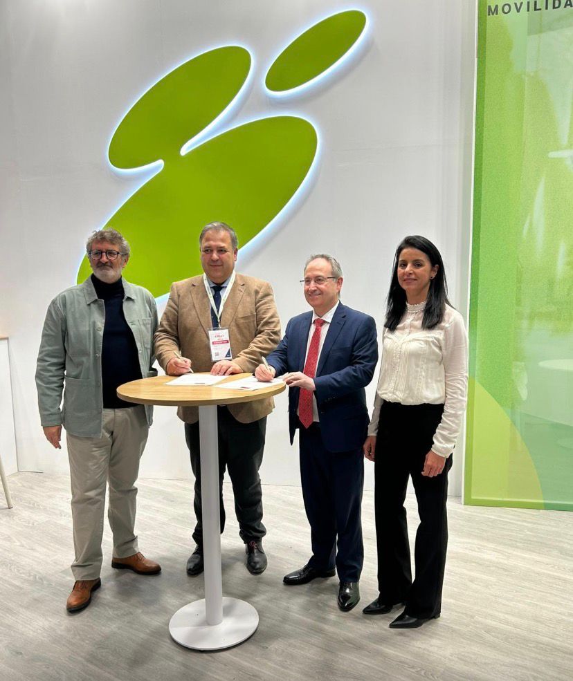 Imagen del momento de la firma