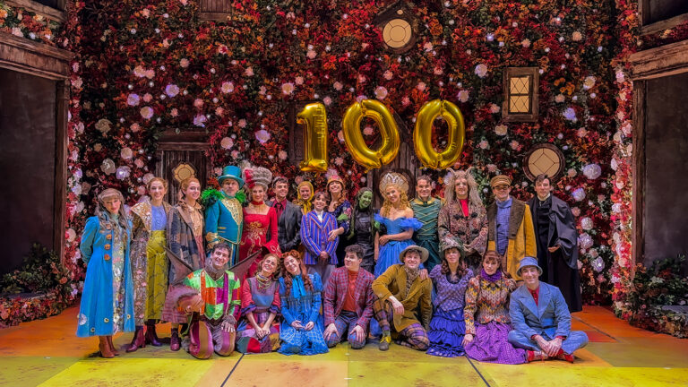 Imagen de celebración de las 100 funciones