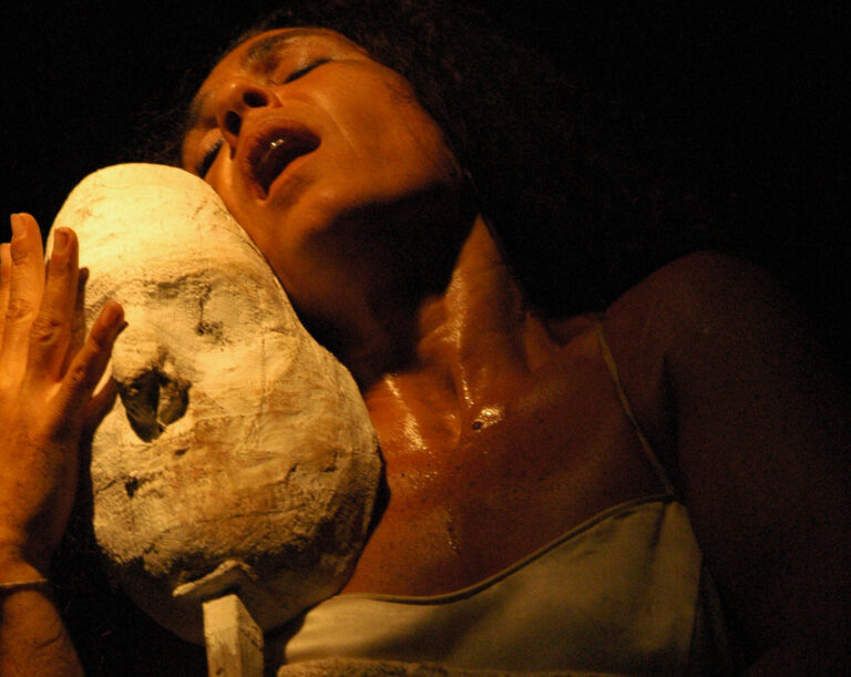 Imagen de escena de 'Antígona'