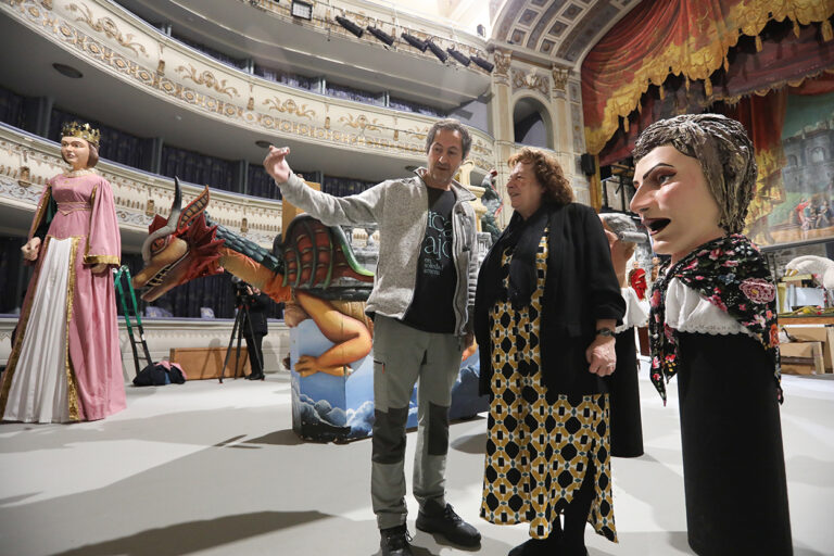 Uno de los momentos de la visita y presentación de la exposición