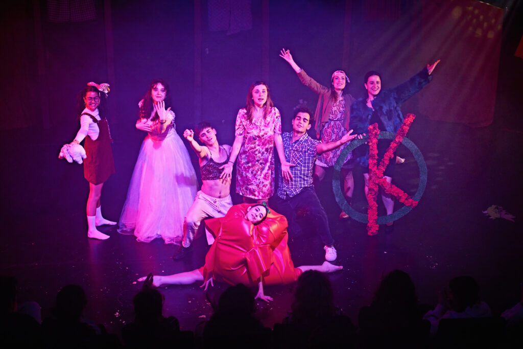 Uno de los momentos de 'Katarsis del Tomatazo' en Sala Mirador