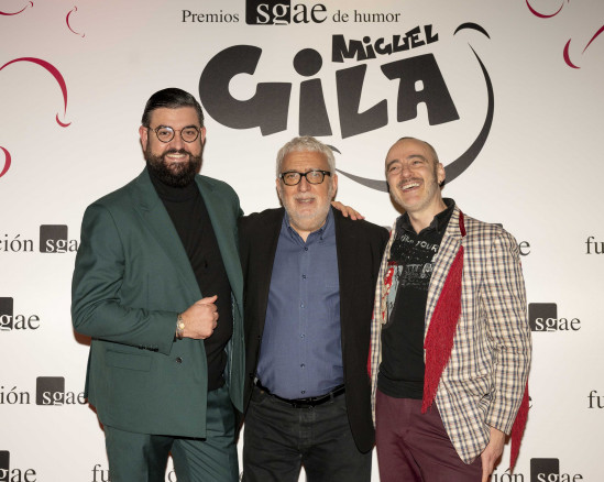 De izda a dcha: Manu Sánchez, Leo Harlem y Javier Corral, ganadores de los Premio SGAE de Humor Miguel Gila 2025