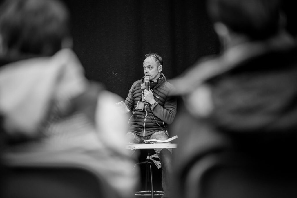 Roberto Magro en una conferencia