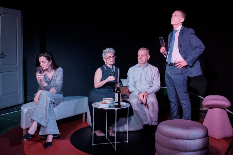 Imagen de escena de 'Tres versiones de la vida'