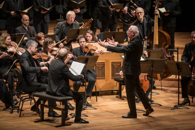 William Christie dirigiendo a Les Arts Florissants