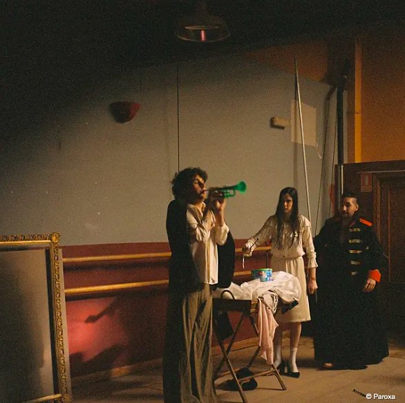 En la imagen un momento de ensayo de "El bodegón de las cebollas"