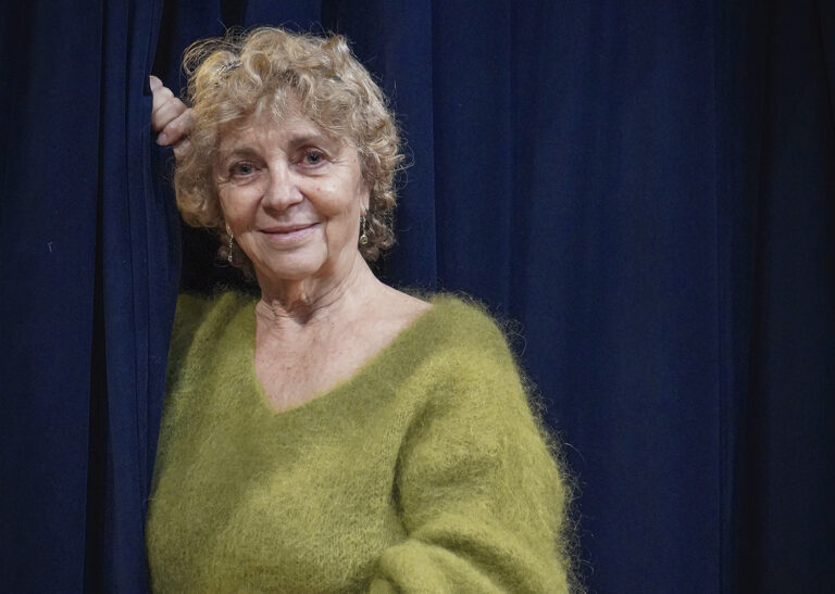 Gloria Muñoz posa para Masescena en una de las salas del Teatro La Abadía de Madrid